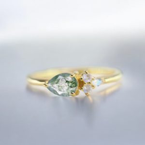 Natural Moss Agate Gold Ring, Fire Blue Moonstone Cluster Ring, Gift For Love pear-shaped moss agate, round moonstone cluster, organic gemstone ring, earthy wedding band, natural moonstone accent, gemstone wedding ring, prong-set natural stones, nature-inspired ring, celestial moonstone, unique gemstone combination